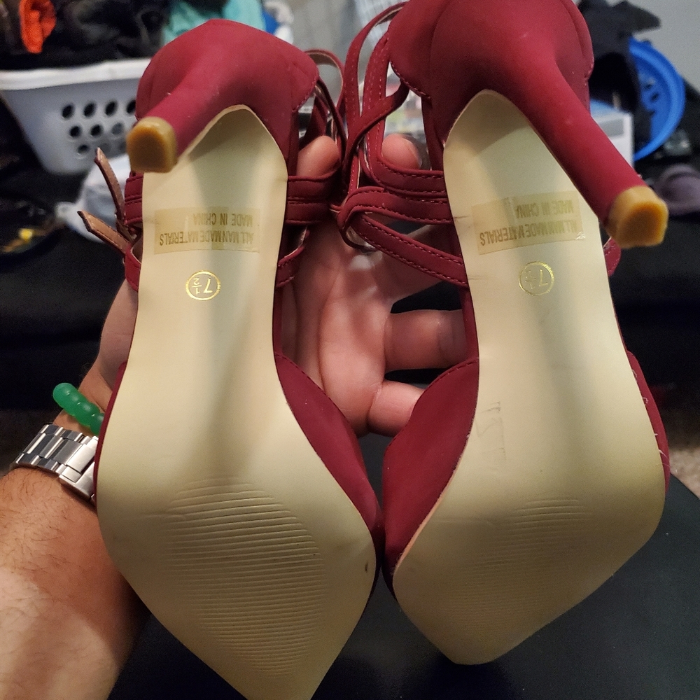 Heels - Picture 3 of 3